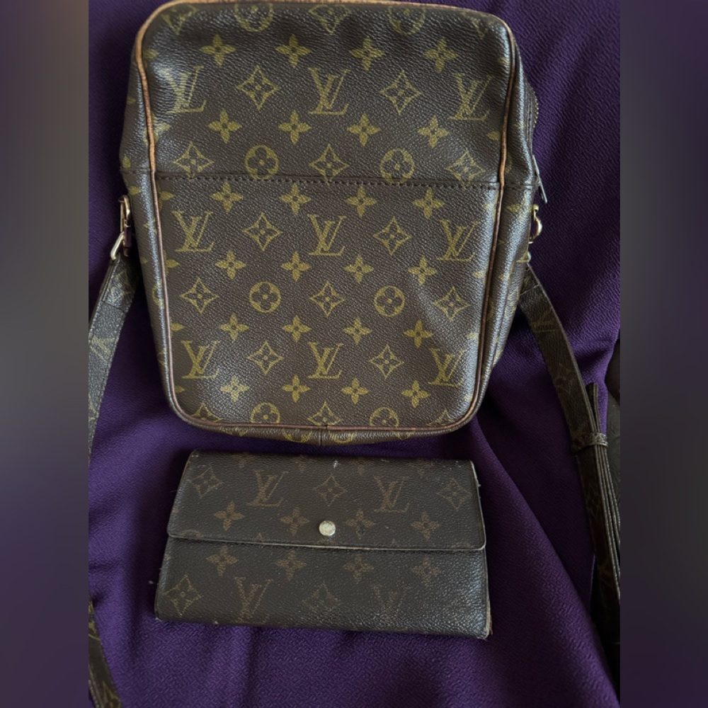 Louis Vuitton authentic vintage Monogram Messenger wallet not included